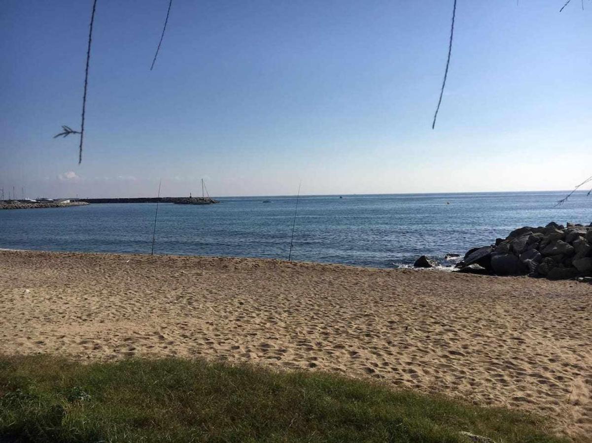Nice And Quiet Flat In Premia De Mar Hutb Екстериор снимка